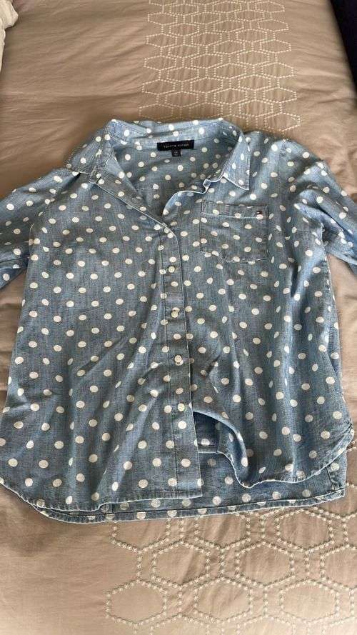 Bundle designer clothing. Tommy Hilfiger. Michael khors. Calvin Klein. Gently used