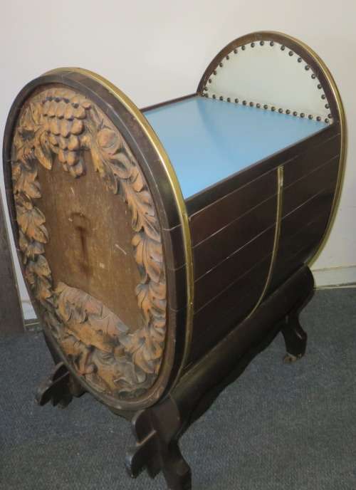 Very Nice Vintage Portable Bar With Beautiful Detailed Sides** Must have**