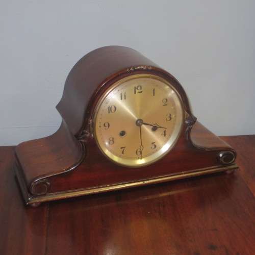 Beautiful Old Mantel Clock in very good Condition** Stunning Piece**