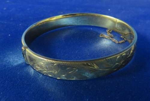 Beautiful 9ct Gold Metal Core Engraved Bangle** Stunning Piece**