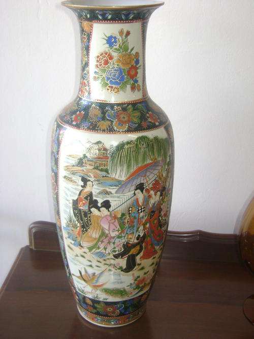 VERY LARGE ORIENTAL VASE!!! 60 CM HIGH!!!