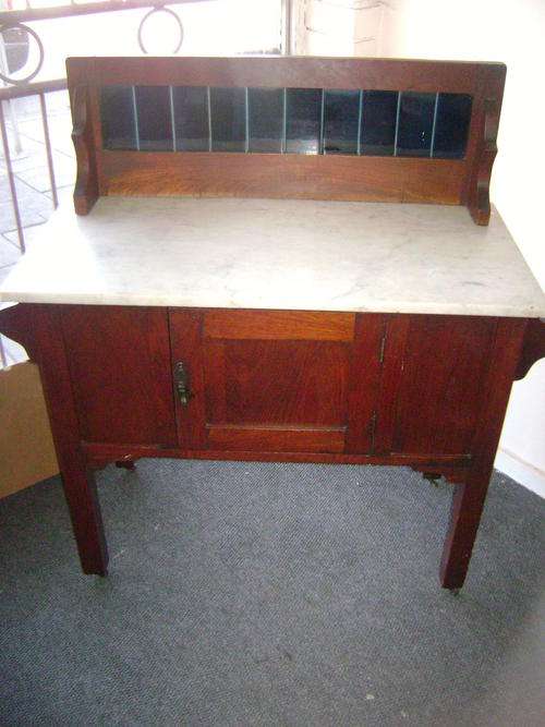 BEAUTIFUL WHITE GRANITE WASHSTAND WITH TILE BACKED TOP - ON CASTORS!!**CrAzY R1 START**
