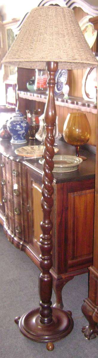 BEAUTIFUL BARLEY TWIST LAMP!!