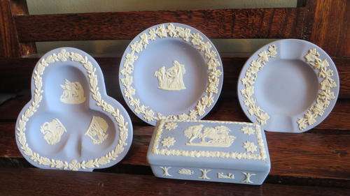 X4 PIECES OF WEDGEWOOD IN PERFECT CONDITION ***PRETTY LITTLE TRINKET BOX***