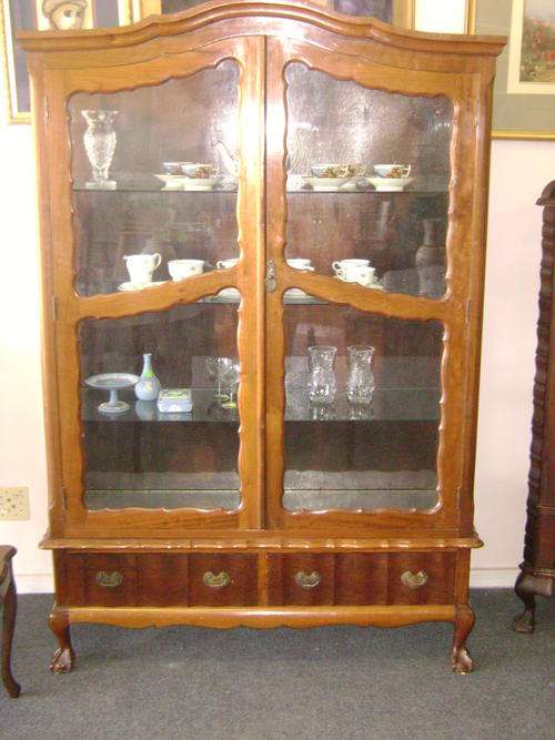LARGE DISPLAY CABINET!!! **STUNNING PIECE**!!!