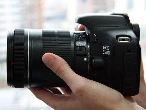 Canon 550D with Canon EF-S 18-55mm f/3.5-5.6 IS & Camera Bag + Extra Battery!!