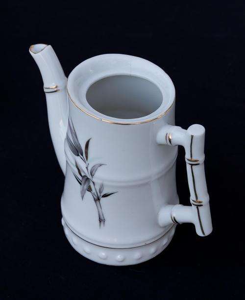 Conon 24-105mm Lens Drinking Cup! Great Novelty Item and gift! Screw lid. Non spill lip.