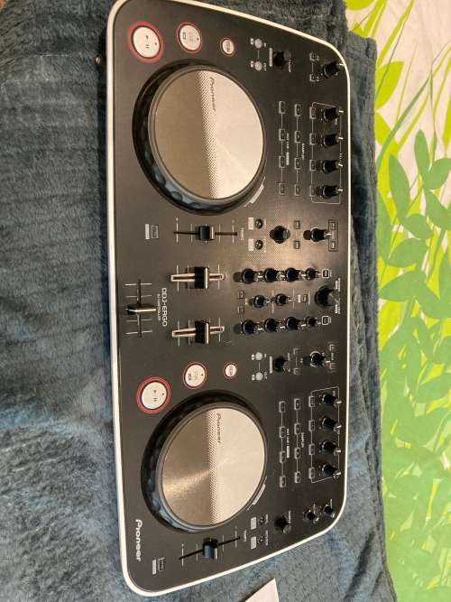 Pioneer DDJ-ERGO master mixer