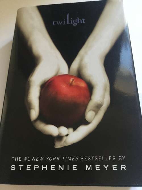 The Twilight Saga - Twilight by Stephenie Meyer - HARDCOVER