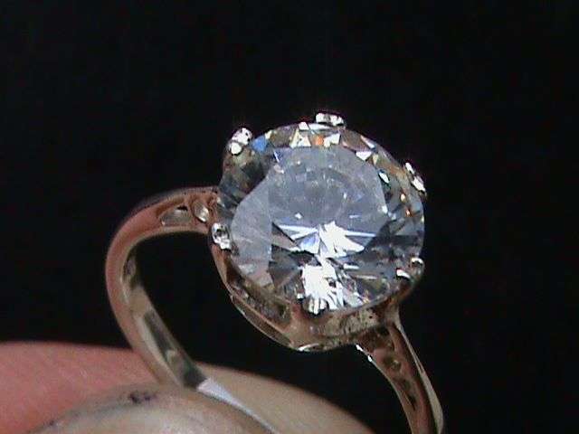 ROUND WHITE CUBIC ZIRCONIA ENGAGEMENT RING IN STERLING SILVER