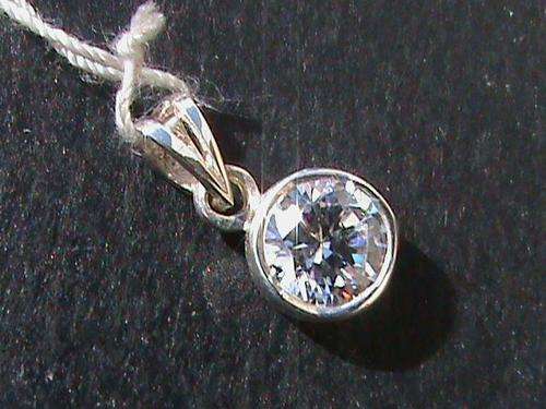 ROUND WHITE CUBIC ZIRCONIA PENDANT IN STERLING SILVER