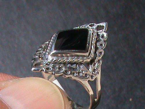STERLING SILVER BLACK STONE RING... SIZE N 1/2...