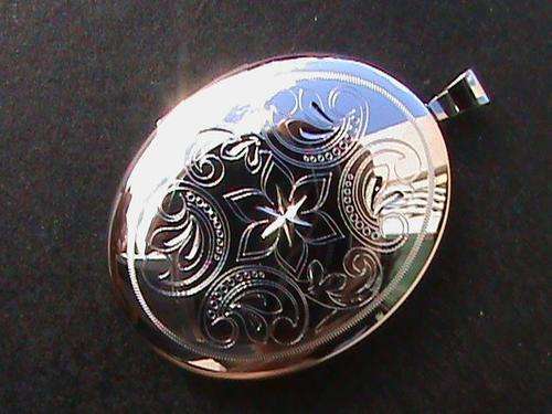 LARGE OVAL LOCKET IN STERLING SILVER...