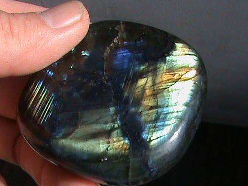 A GRADE ...BRIGHTLY COLOUR LABRADORITE GALET....