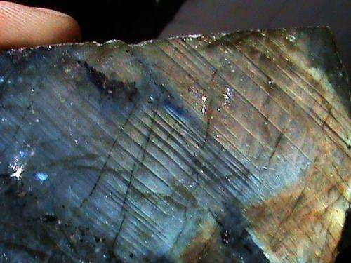 AA GRADE LABRADORITE.... LARGE FLASHES / REFLECTIONS