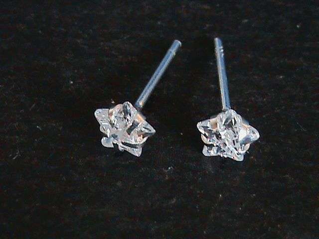 SOLID STERLING SILVER STAR STUDS........6MM