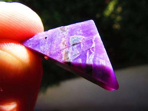 SUGILITE. A GRADE PREFORMED CUTTING MATERIAL