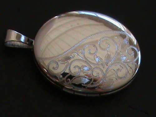 QUALITY SOLID STERLING SILVER LOCKET