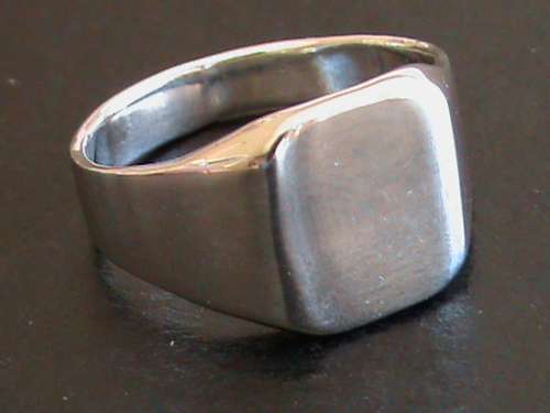 SOLID STERLING SILVER SIGNATURE RING.  NICE / HEAVY