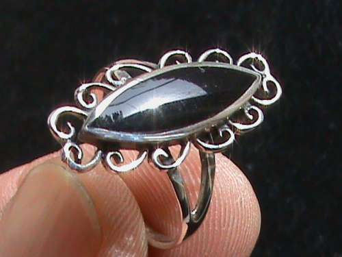 SOLID STERLING SILVER RING.   SIZE Q