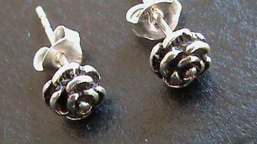 SOLID STERLING SILVER FLOWER STUD EARRINGS