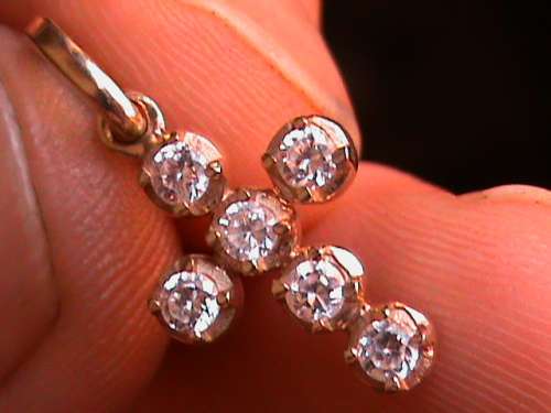 SOLID 9 CT GOLD CROSS.   WHITE CUBIC ZIRCONIA STONES