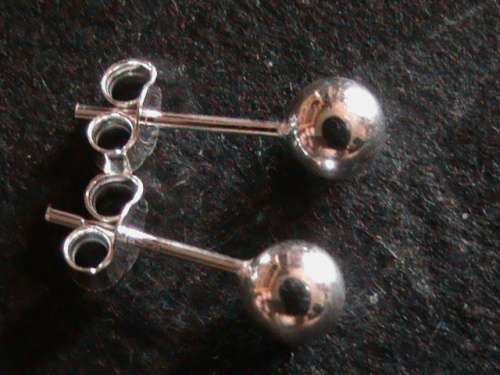 SOLID STERLING SILVER 5 MM BALL STUD EARRINGS.