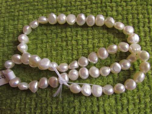 8 MM WHITE FRESHWATER PEARLS.  40 CM LONG.  GOOD GRADE