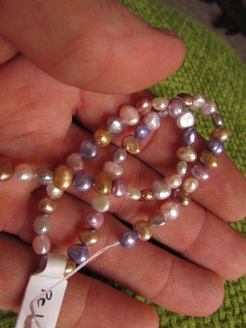 NICE MULTI COLOR FRESHWATER PEARLS.  STRING IS 40 CM LONG.  5.5 MM PEARLS