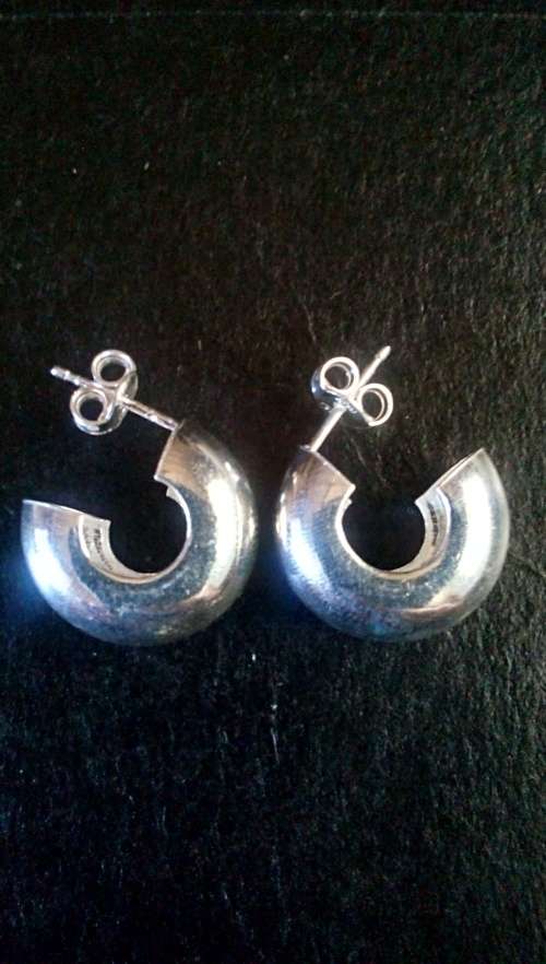 HUGGIE EARRINGS IN SOLID STERLING SILVER.