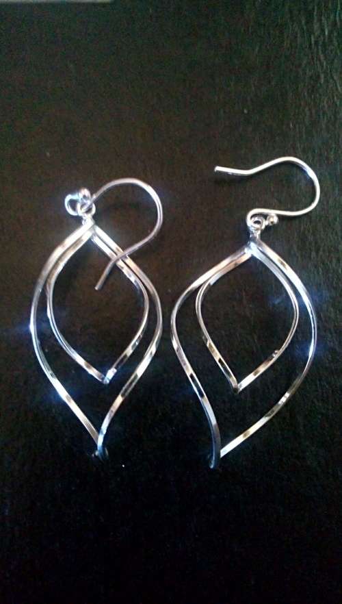 SOLID STERLING SILVER EARRINGS.