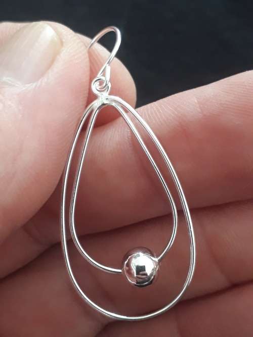 SOLID STERLING SILVER EARRINGS.