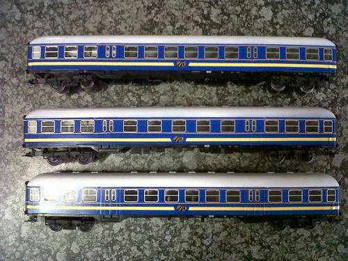 3 X MARKLIN BLUETRAIN COACHES