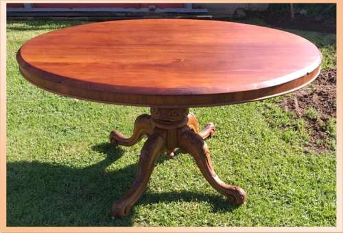 ANTIQUE VICTORIAN OVAL TABLE