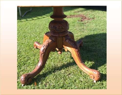 ANTIQUE VICTORIAN OVAL TABLE