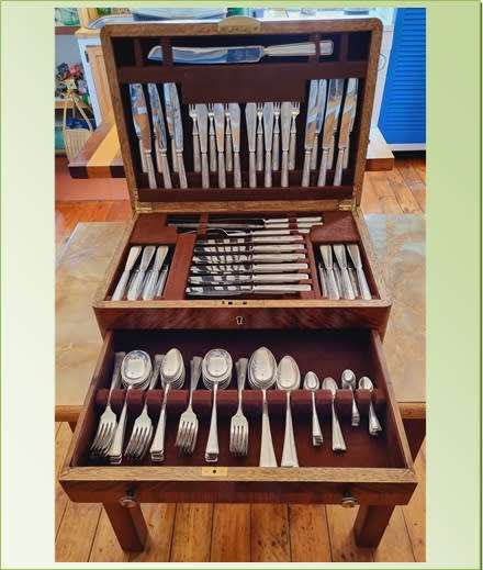 RETRO JAMES RYALS 123 PIECE CANTEEN OF CUTLERY