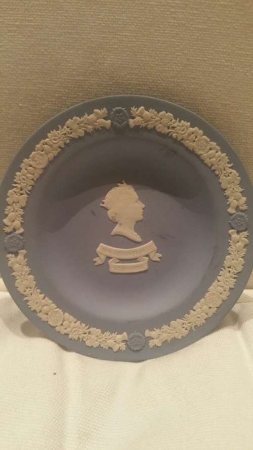 FOR CHANTAL ONLY An Oval Blue and White Jasper Ware Wedgwood Pin Tray: Queen 40th Anniversary
