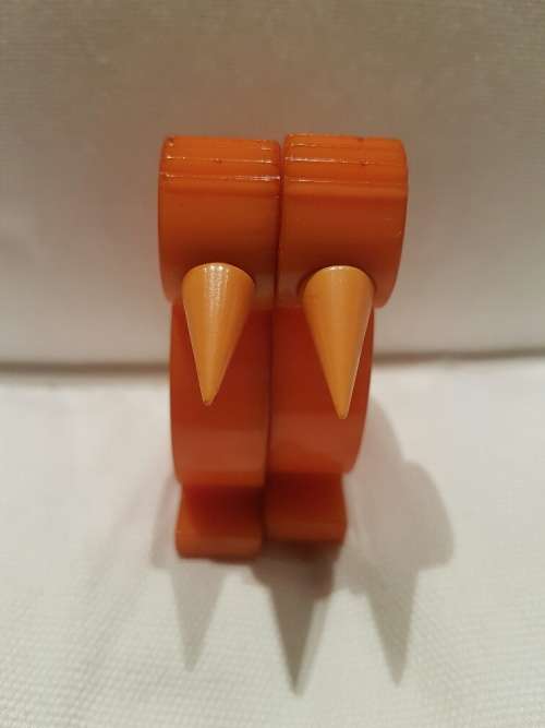 FOR LIZ ONL Collection of 8 Vintage Bakelite Napkin Rings: 2 Bird 2Scottie dogs ,2 plain and 2others