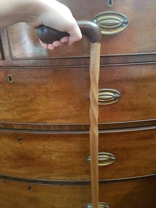 Lovely Walking Stick With Barley Twist Detail 94 cm high