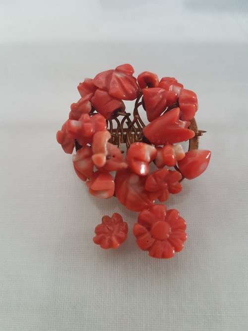 Lovely Vintage Coral Brooch For Repair