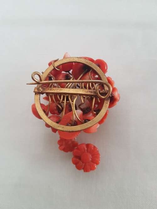 Lovely Vintage Coral Brooch For Repair
