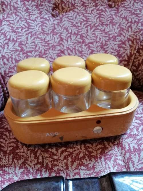 Retro AEG Yoghurt Maker With 6 Glass Bottles  Working