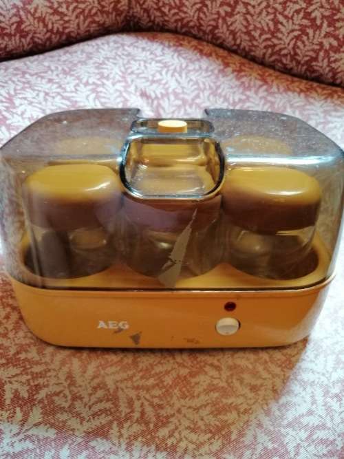 Retro AEG Yoghurt Maker With 6 Glass Bottles  Working