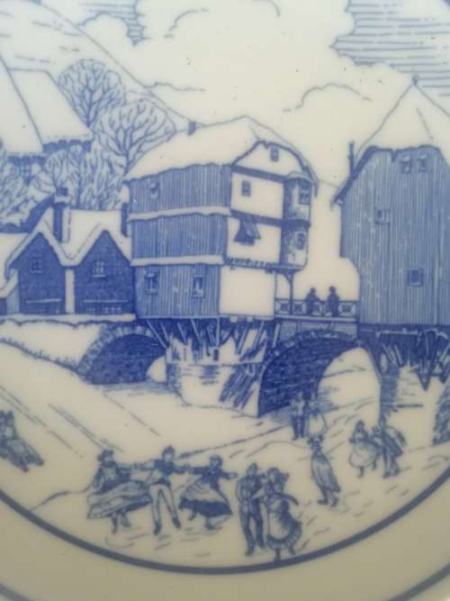 Hutschenreuther Germany Niederthaler Hof Blue and White Plate