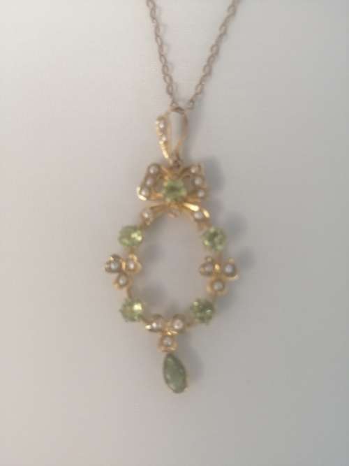 Outstanding Edwardian Gold, Peridot and Seed pearl pendant with Chain