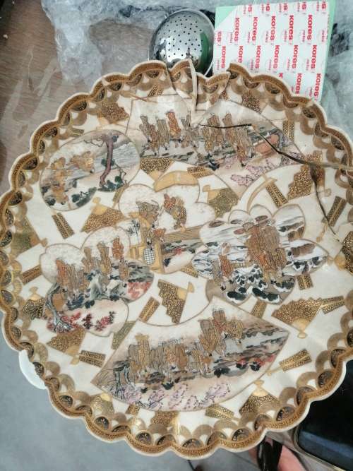 A broken  very valuable Japanes plate for complete restoration