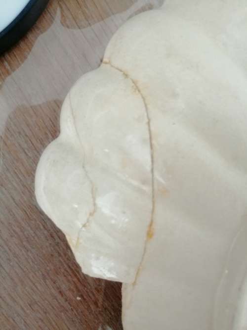 A broken  very valuable Japanes plate for complete restoration