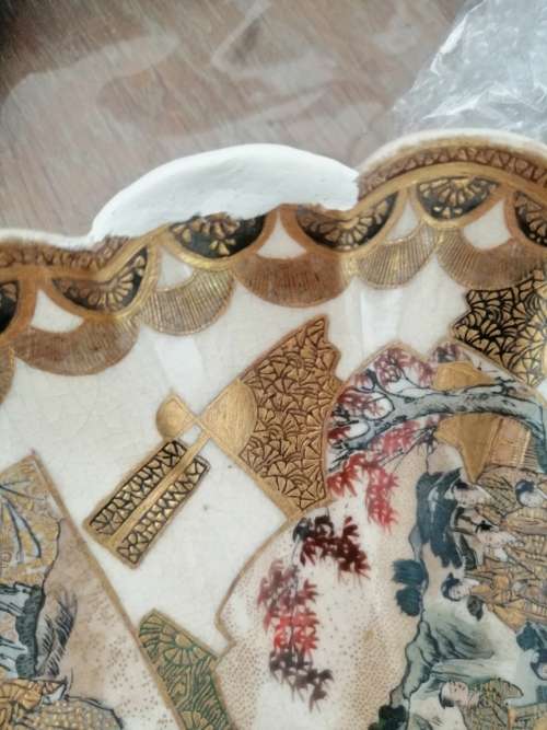 A broken  very valuable Japanes plate for complete restoration