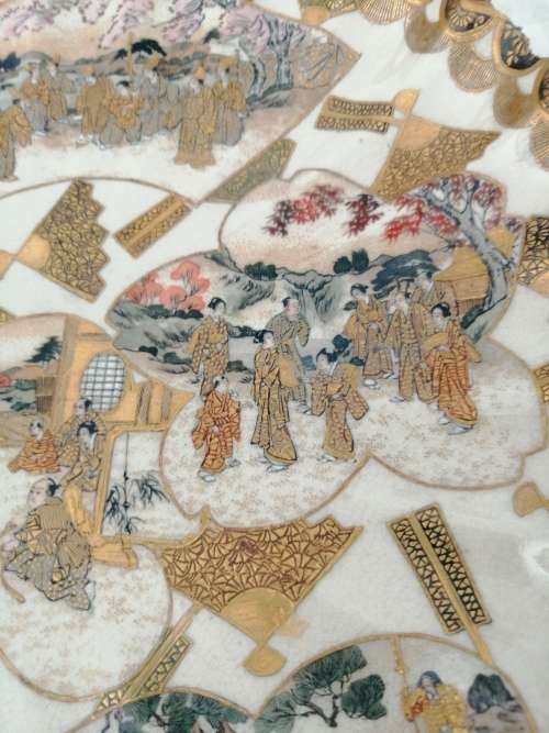 A broken  very valuable Japanes plate for complete restoration