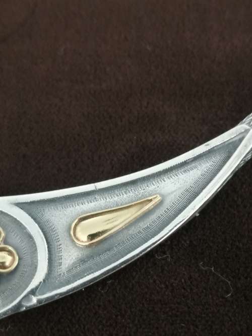 A CLASSY STERLING SILVER AND 22K GOLD NECKLACE